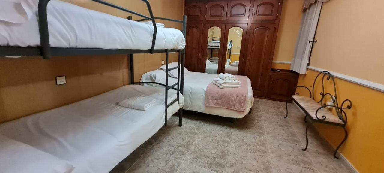 Apartamentos Los Robles Alcala del Jucar Exterior foto