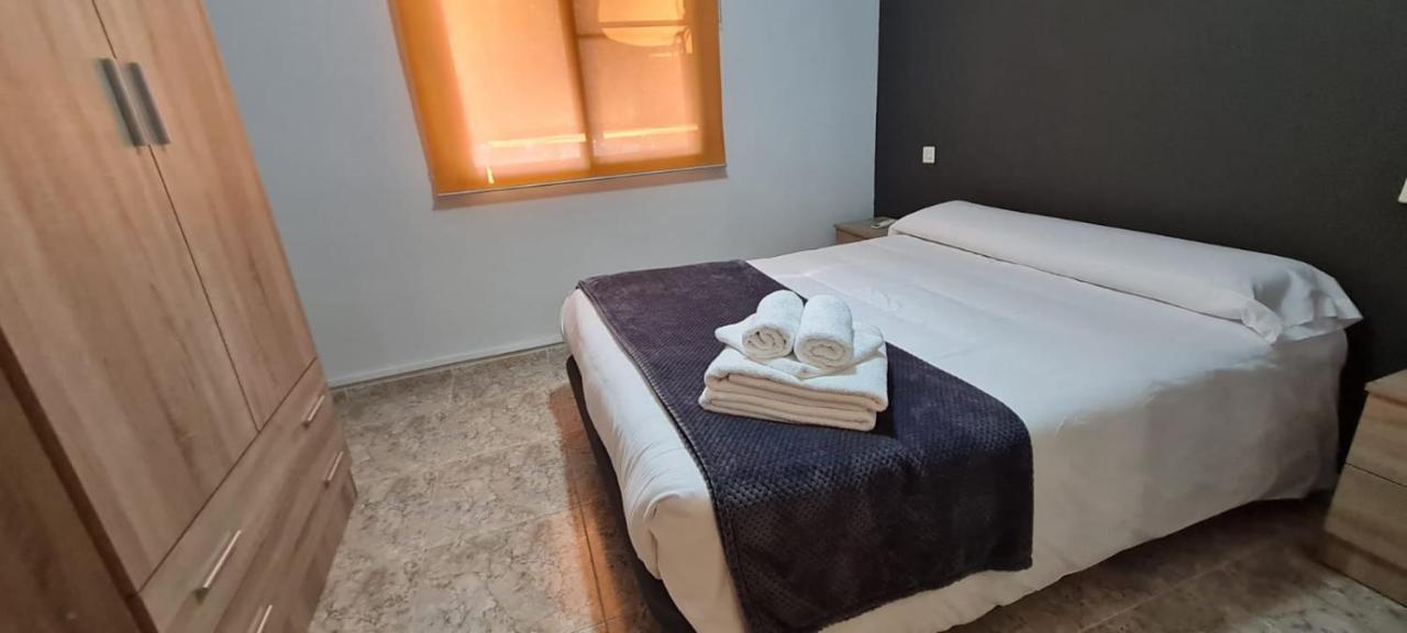 Apartamentos Los Robles Alcala del Jucar Exterior foto